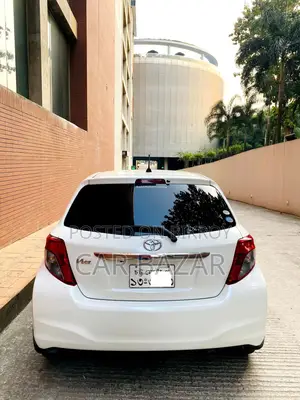 টয়োটা ভিটজ ২০১২ সাদা