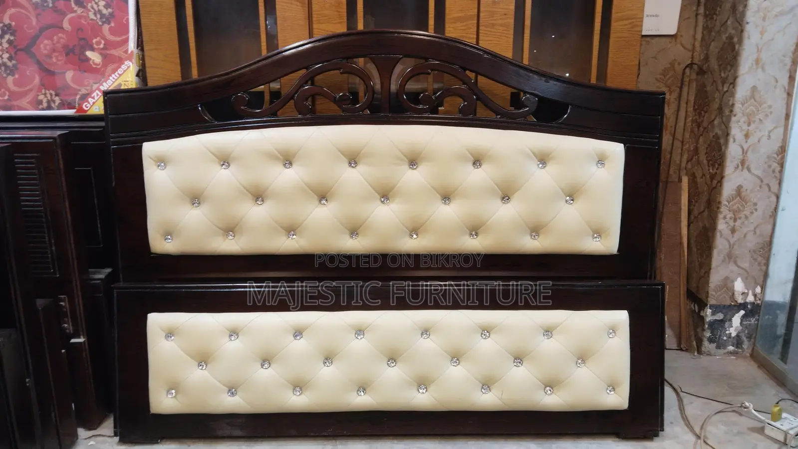 BED 5/7 & 6/7 FEET LEATHER. M # 264