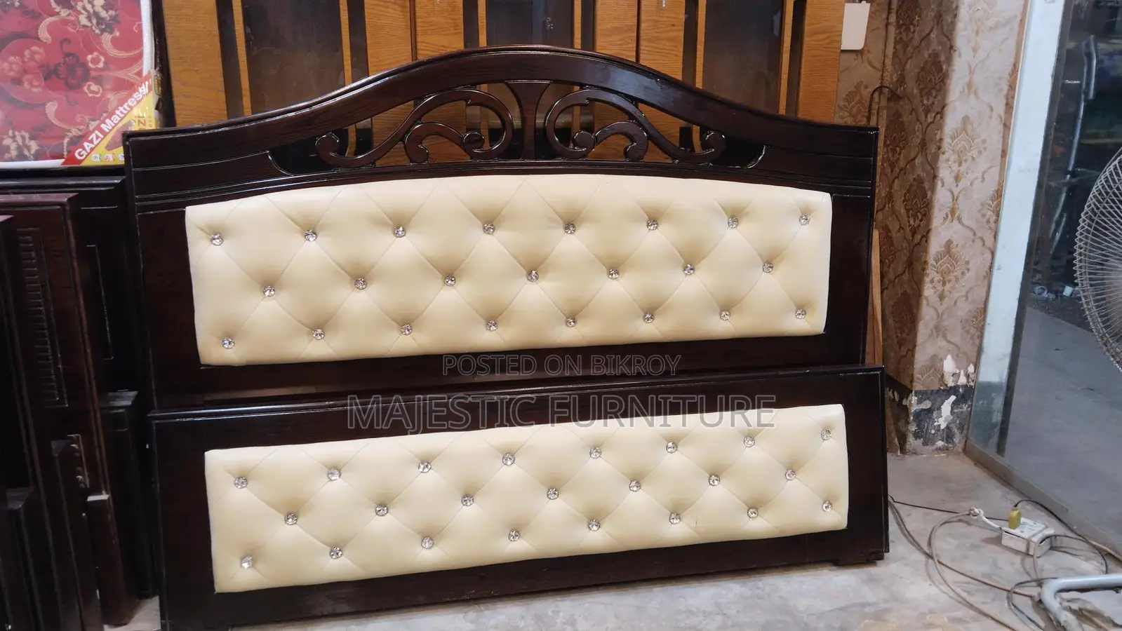 BED 5/7 & 6/7 FEET LEATHER. M # 264