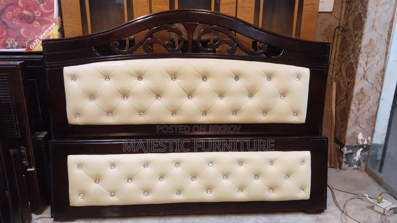 BED 5/7 & 6/7 FEET LEATHER. M # 264