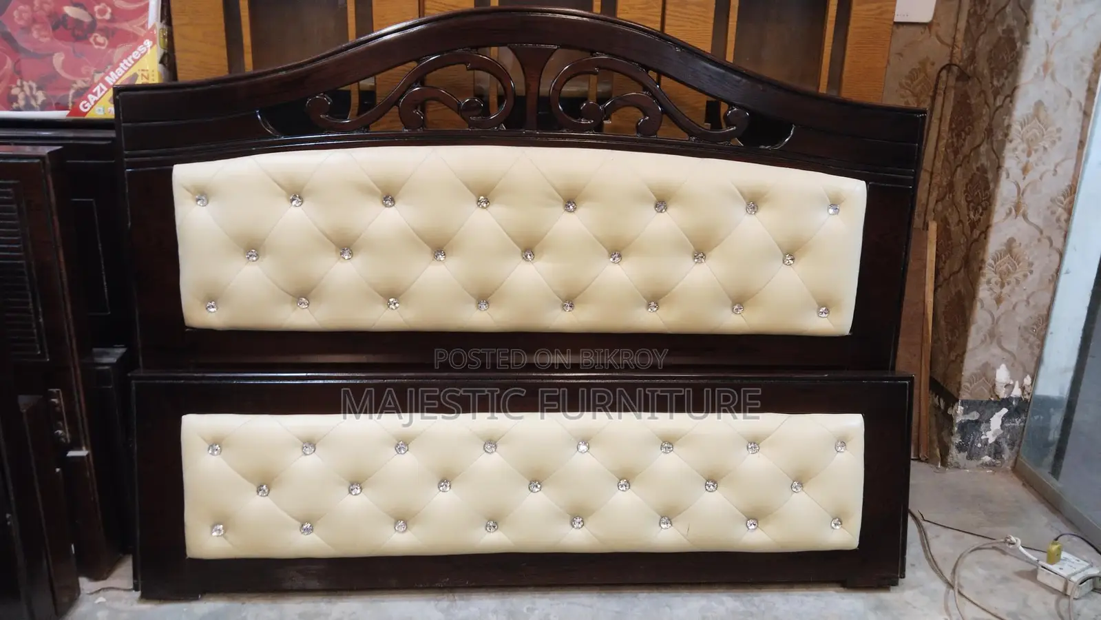 BED 5/7 & 6/7 FEET LEATHER. M # 264