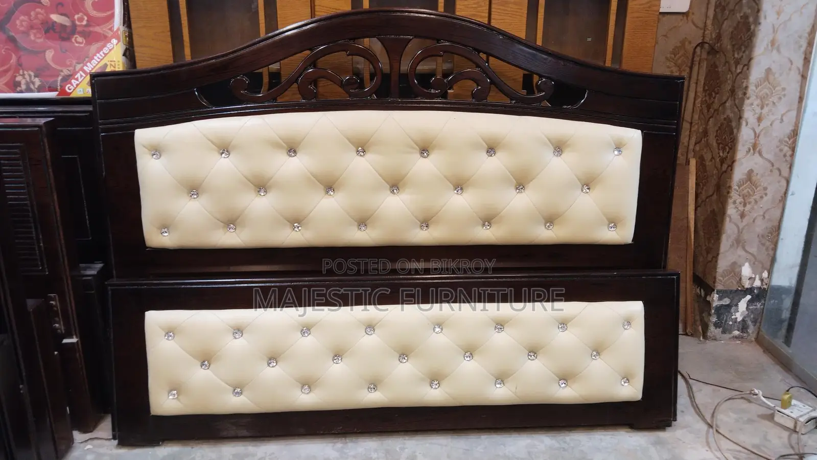 BED 5/7 & 6/7 FEET LEATHER. M # 264
