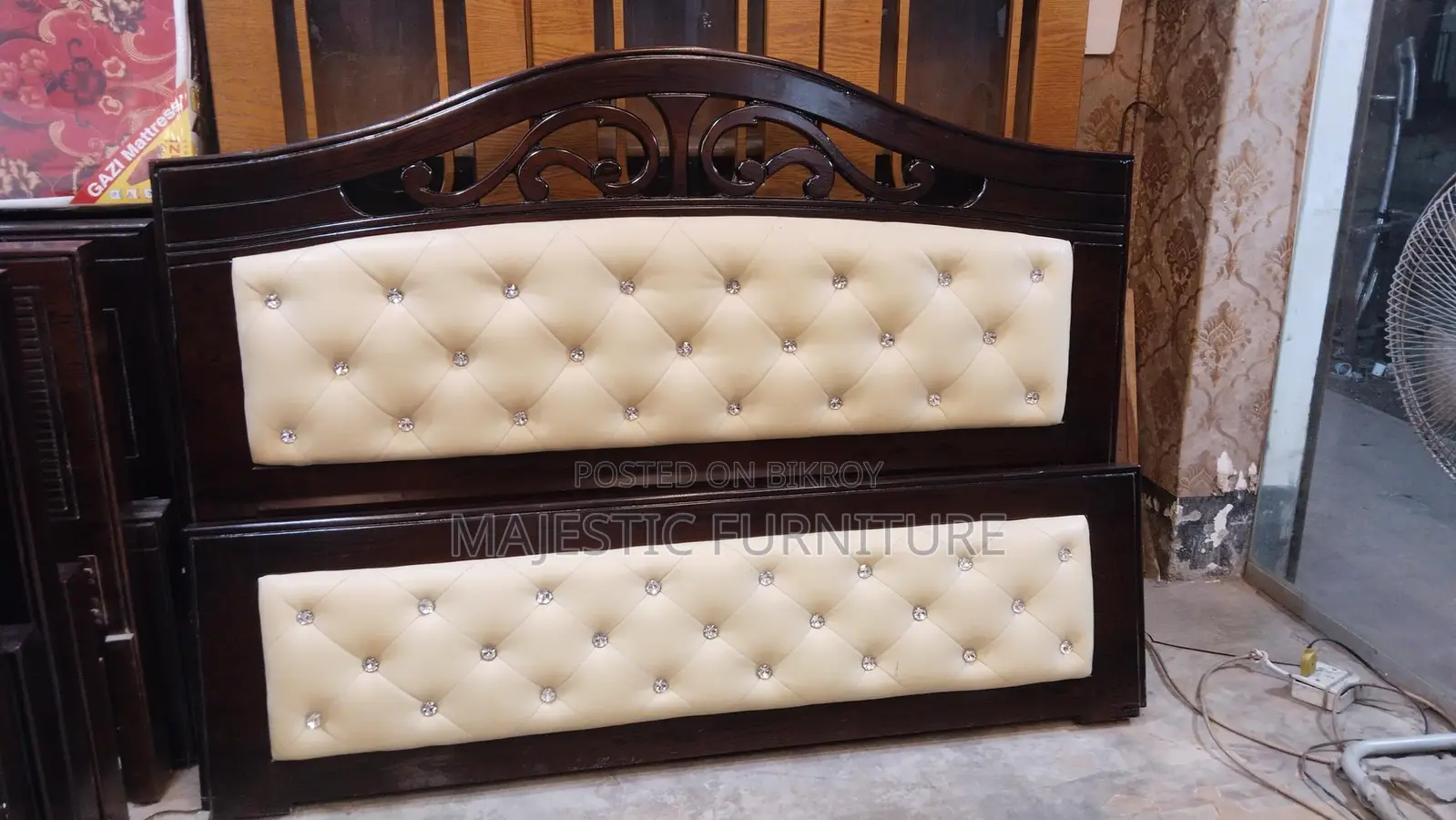 BED 5/7 & 6/7 FEET LEATHER. M # 264