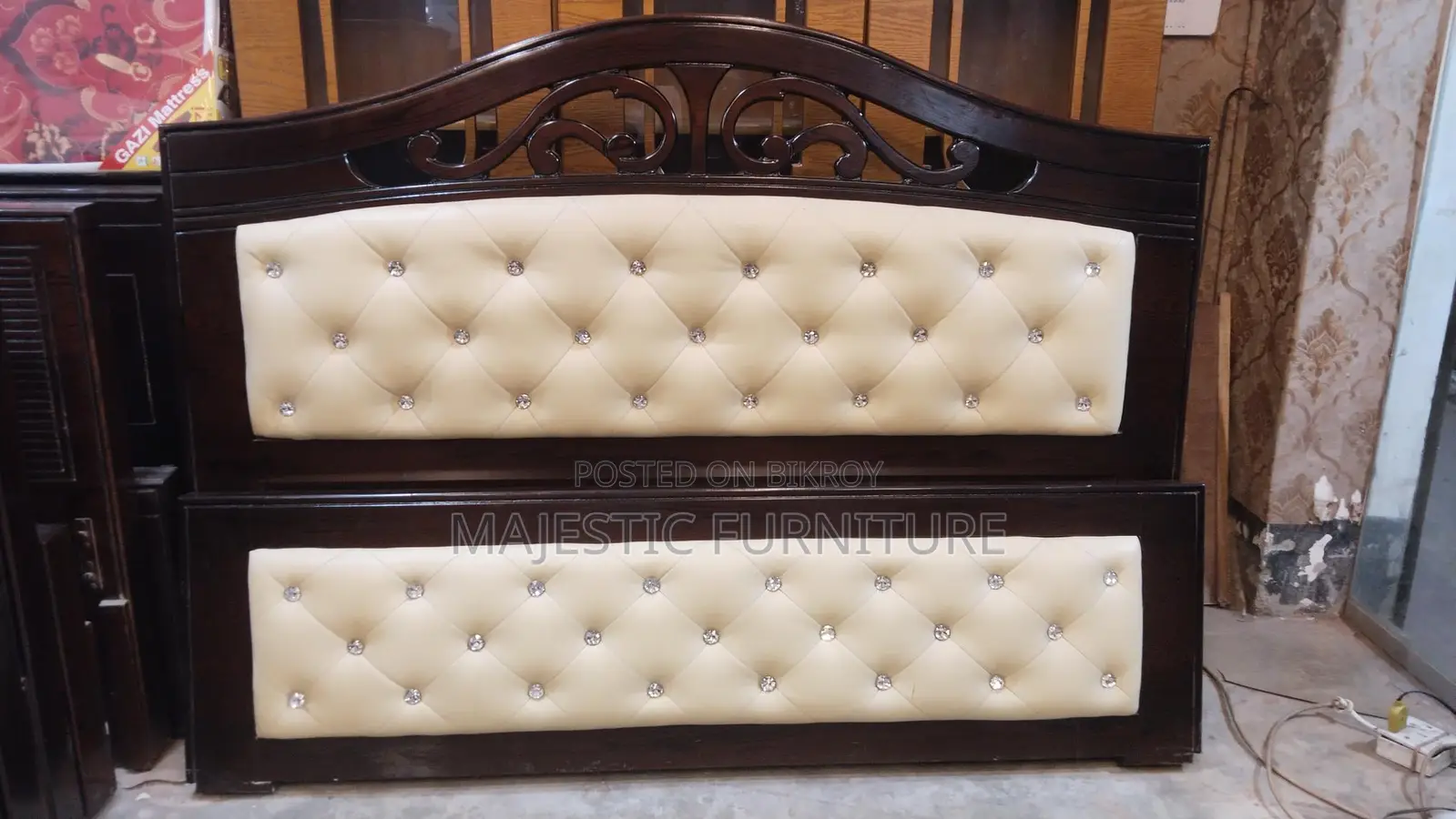 BED 5/7 & 6/7 FEET LEATHER. M # 264