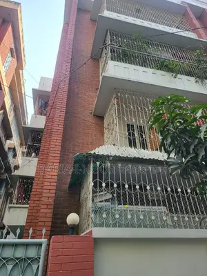 লালমাটিয়াতে দুই লক্ষাধিক আয়ের সুযোগে ছয় কাঠা জমিতে বাড়ি বিক্রি