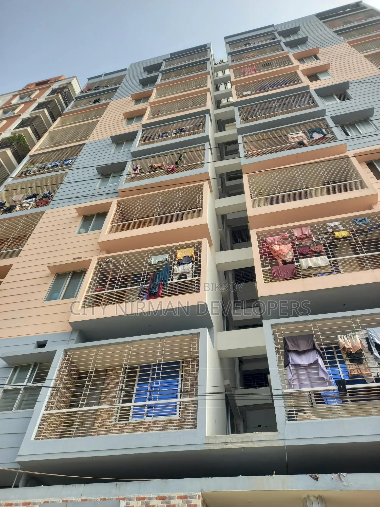 1000 sqft Ready Flat for Sale in the "Nirman Aparajita" Project!