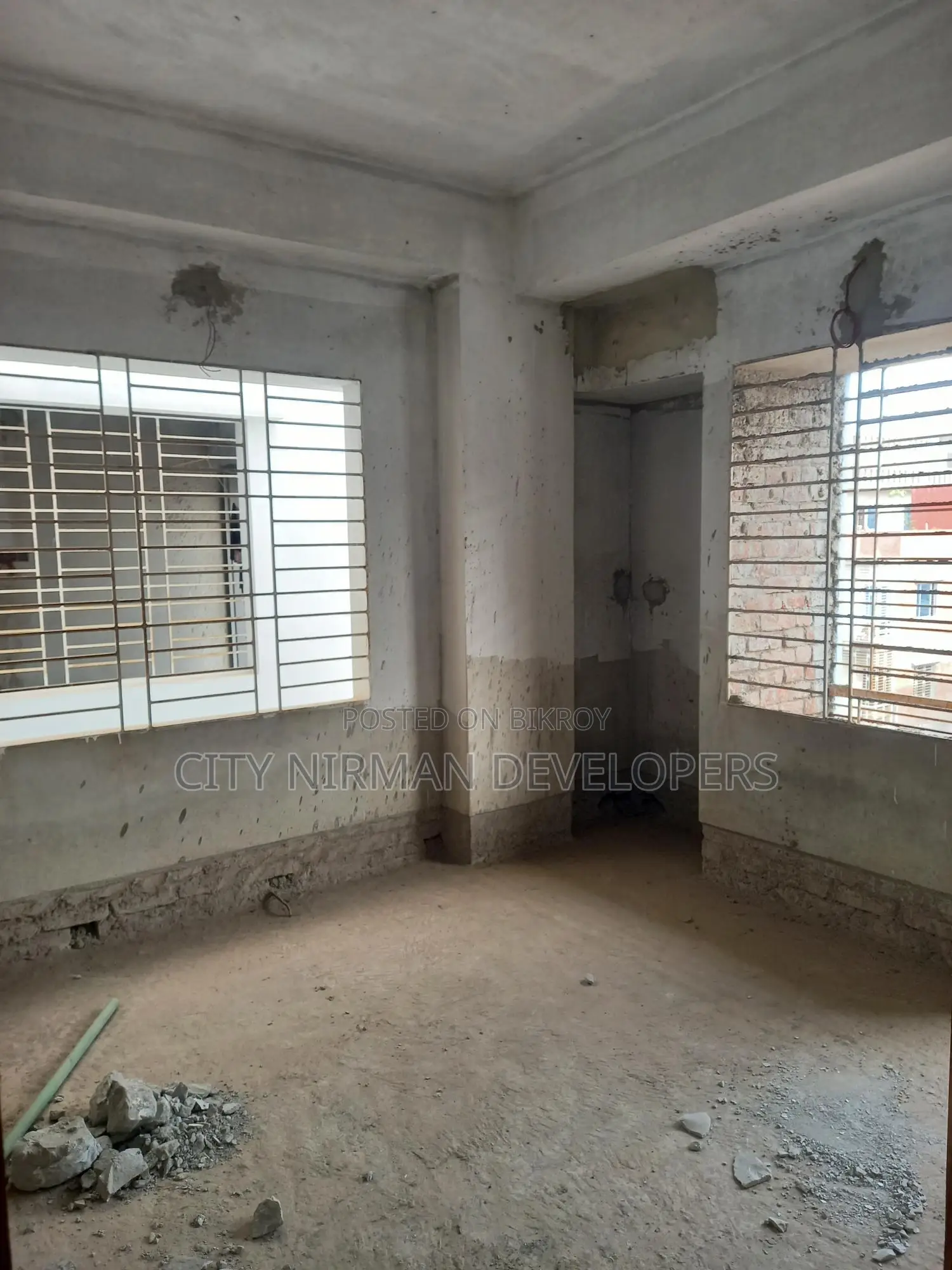 1000 sqft Ready Flat for Sale in the "Nirman Aparajita" Project!
