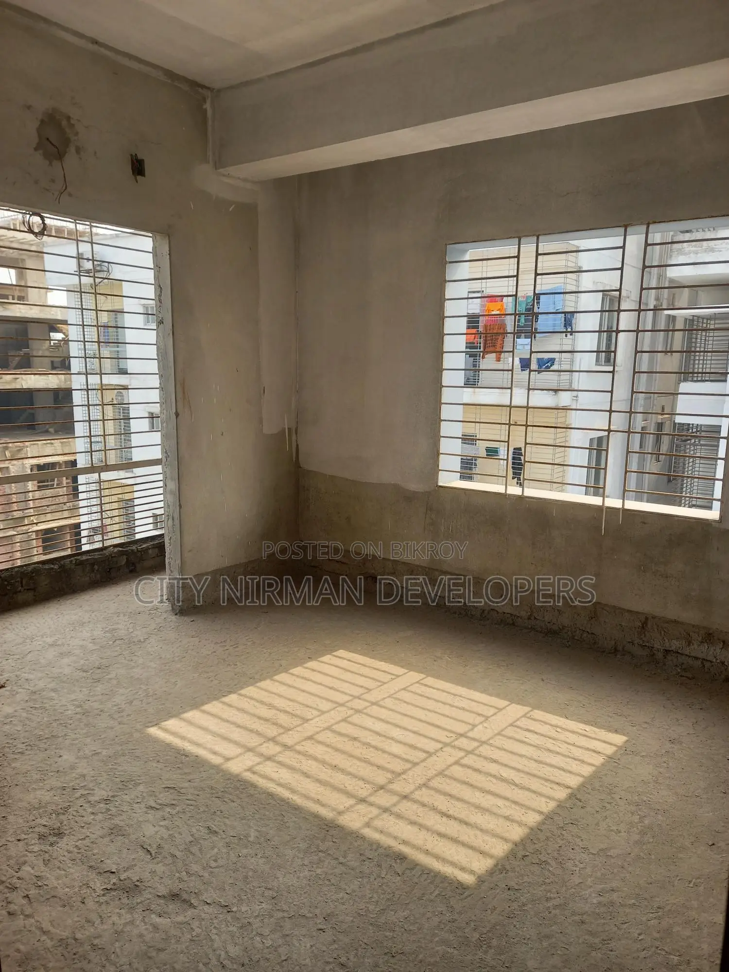 1000 sqft Ready Flat for Sale in the "Nirman Aparajita" Project!
