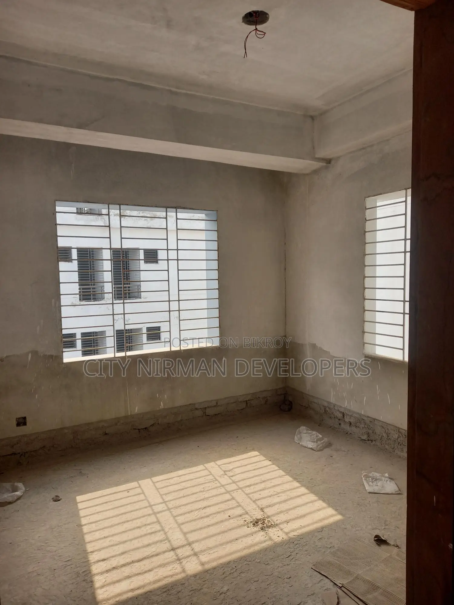 1000 sqft Ready Flat for Sale in the "Nirman Aparajita" Project!