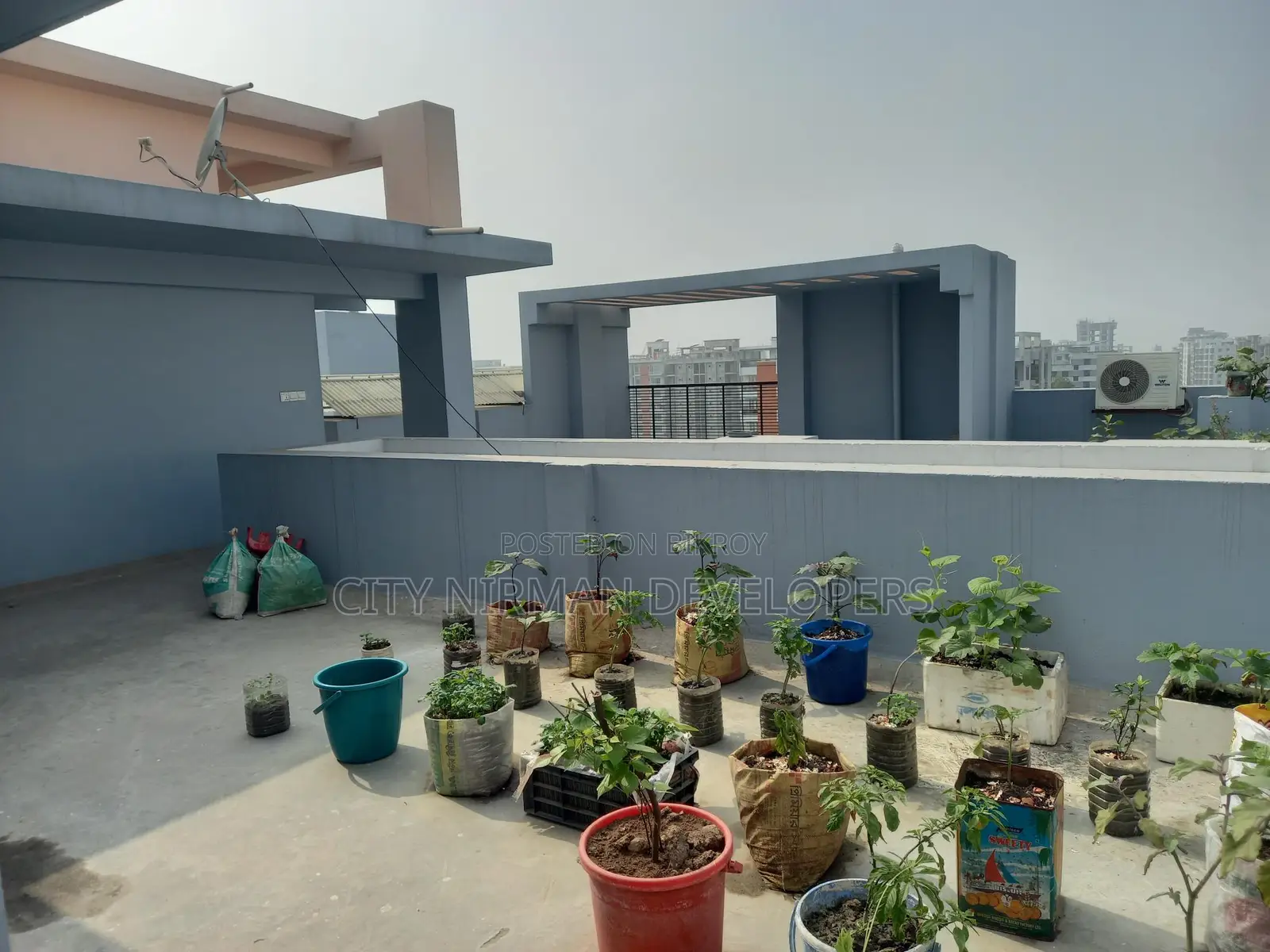 1000 sqft Ready Flat for Sale in the "Nirman Aparajita" Project!