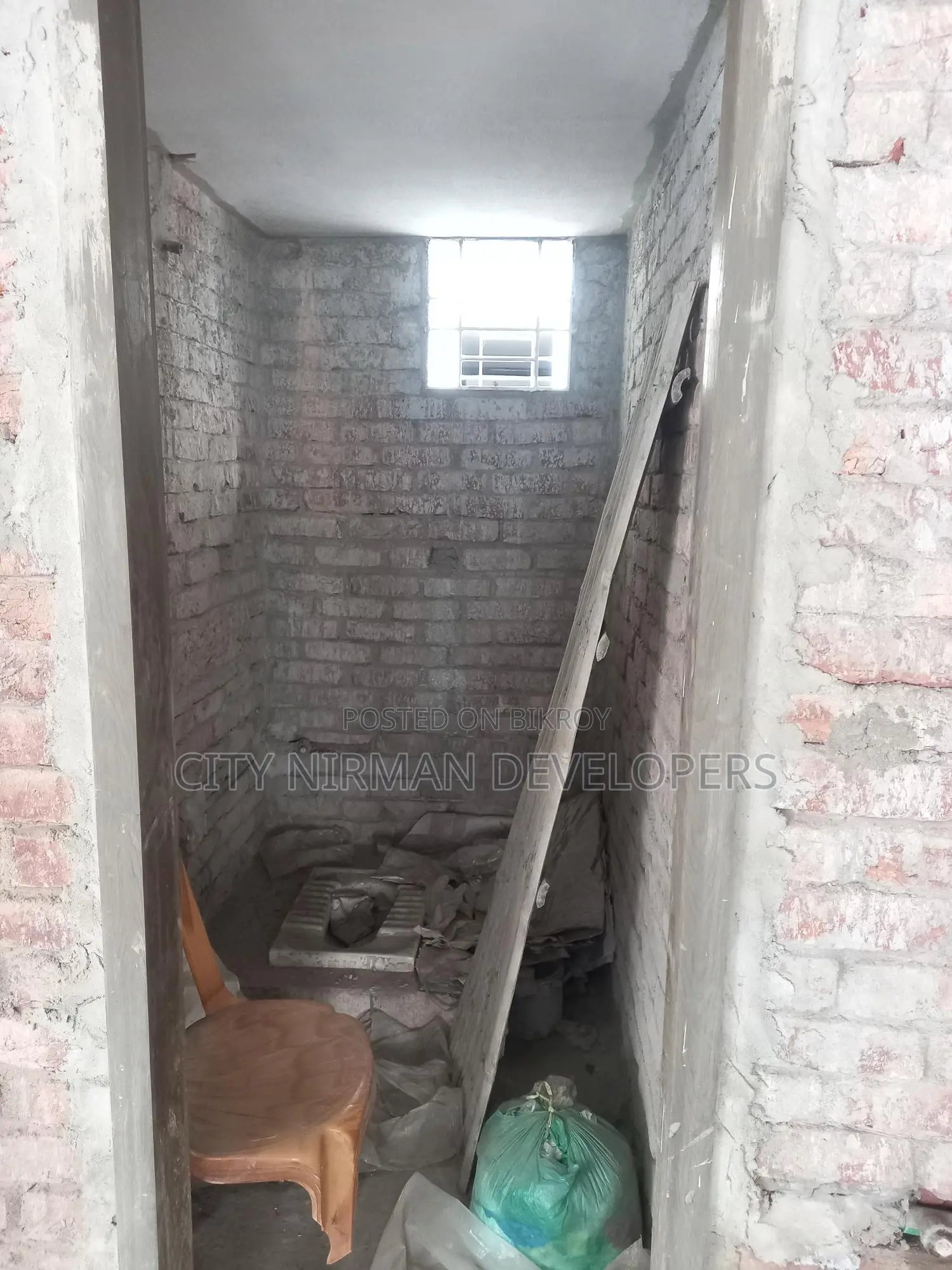 1000 sqft Ready Flat for Sale in the "Nirman Aparajita" Project!