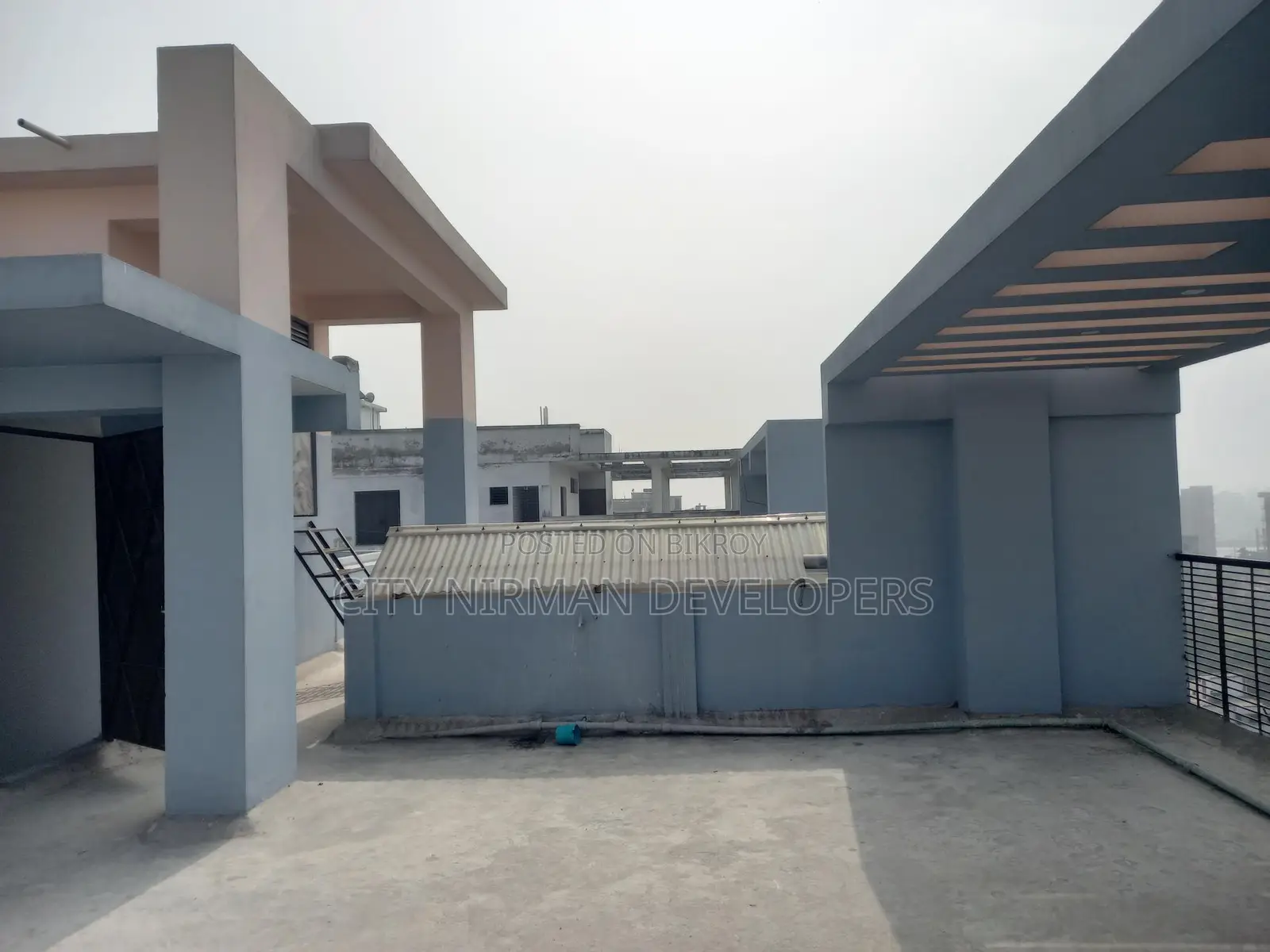 1000 sqft Ready Flat for Sale in the "Nirman Aparajita" Project!