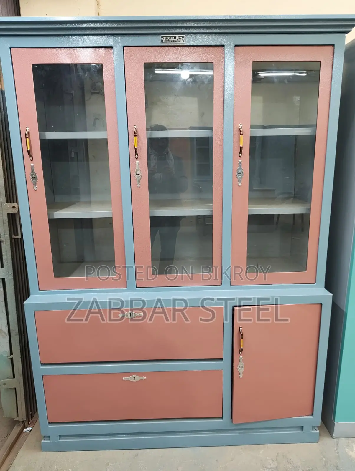 Premium Steel Showcase — 3 Part Steel Showcase