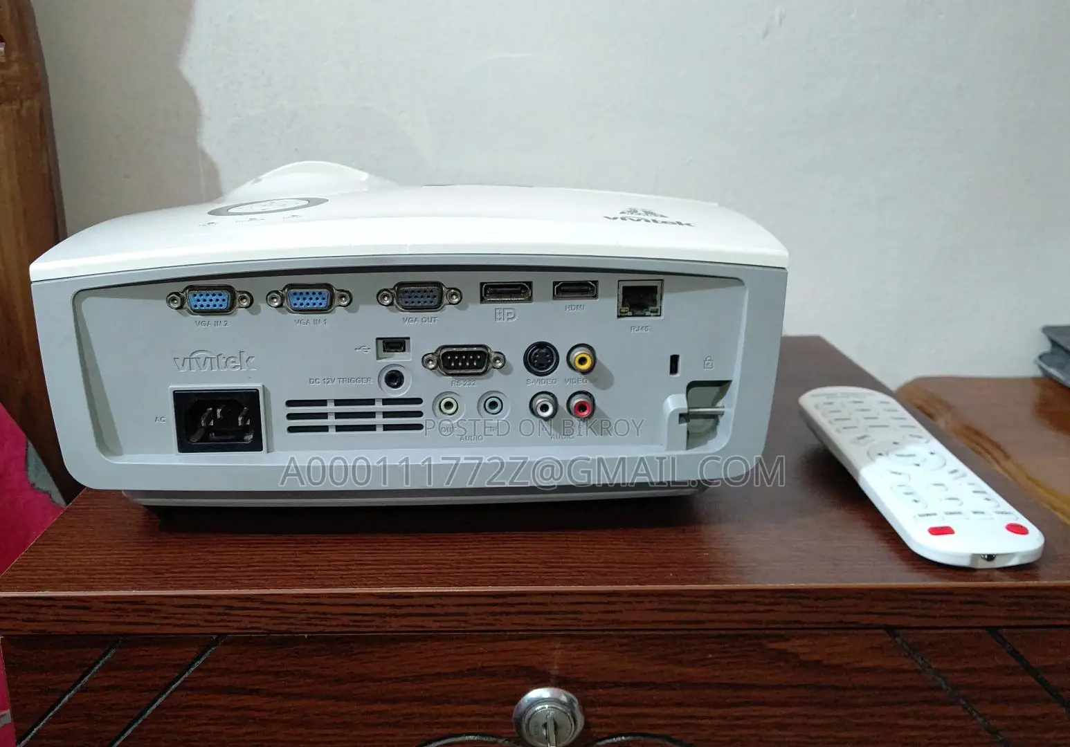 Vivitek DW868 DLP 4500 ANSI LUMENS WXGA PROJECTOR