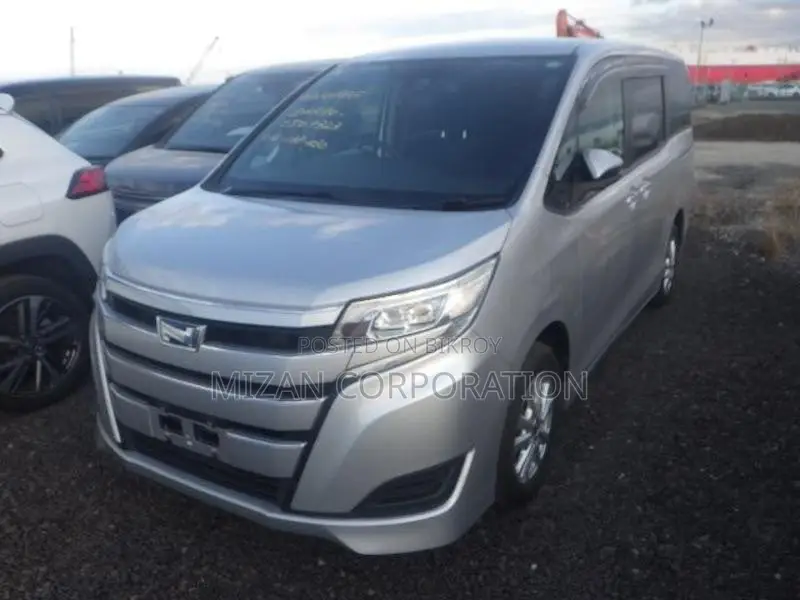 Toyota Noah X Package 2021