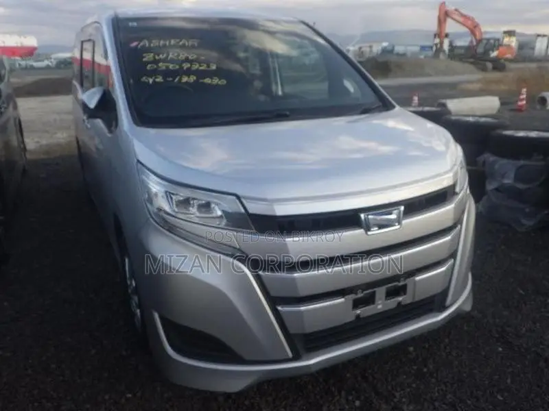 Toyota Noah X Package 2021