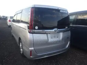 Toyota Noah X Package 2021
