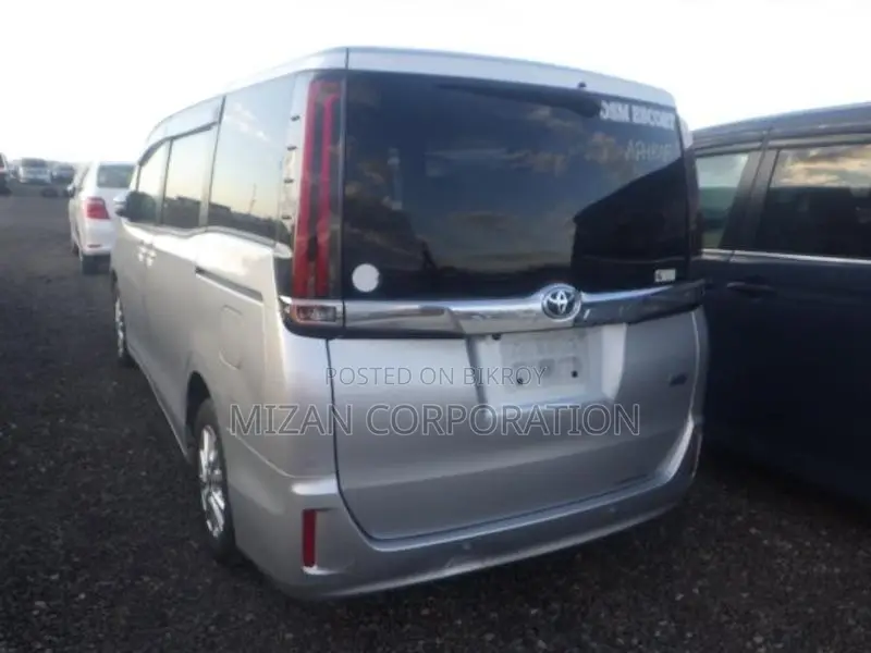 Toyota Noah X Package 2021
