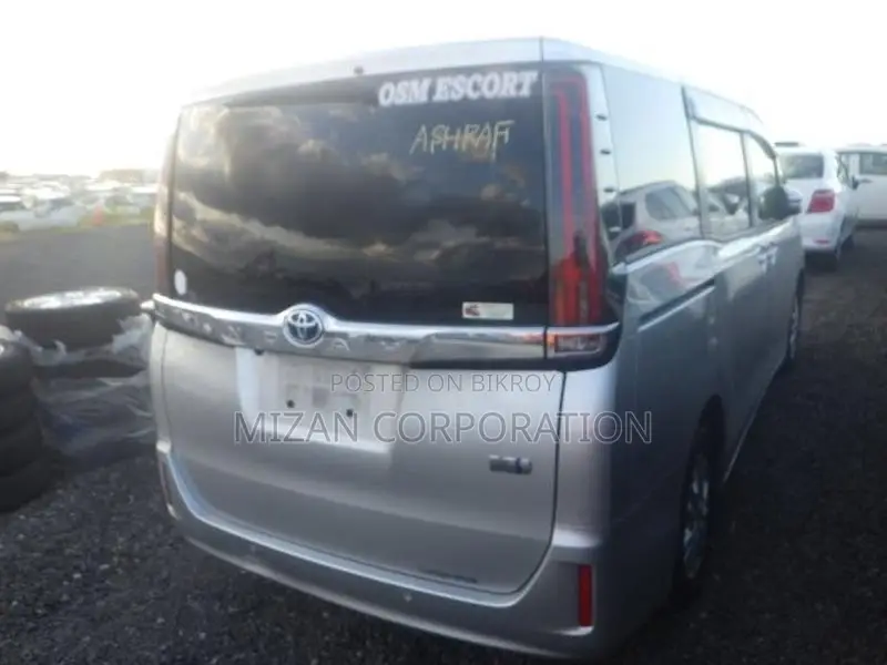 Toyota Noah X Package 2021