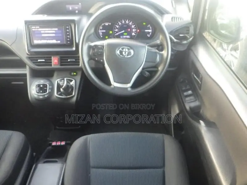 Toyota Noah X Package 2021