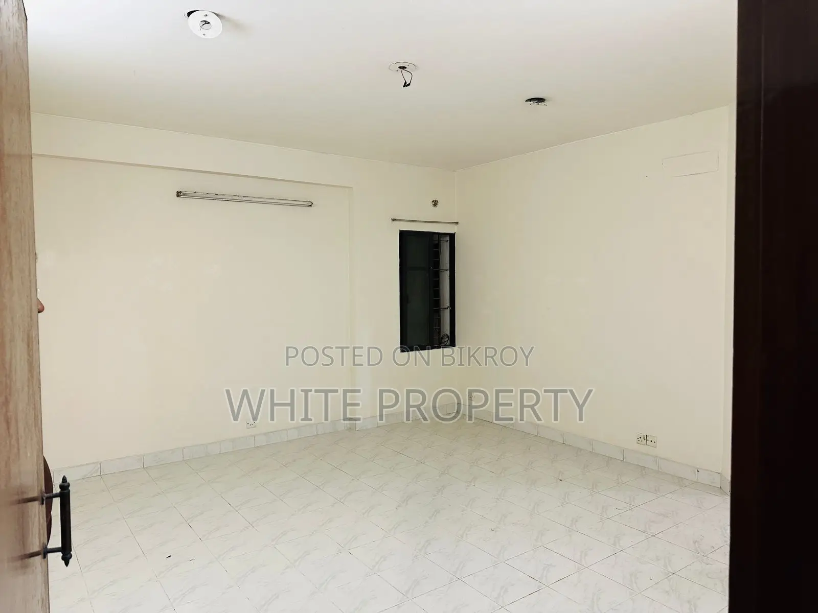Used Apartment Sale at Dhanmoni 8A Near keyari Palaza