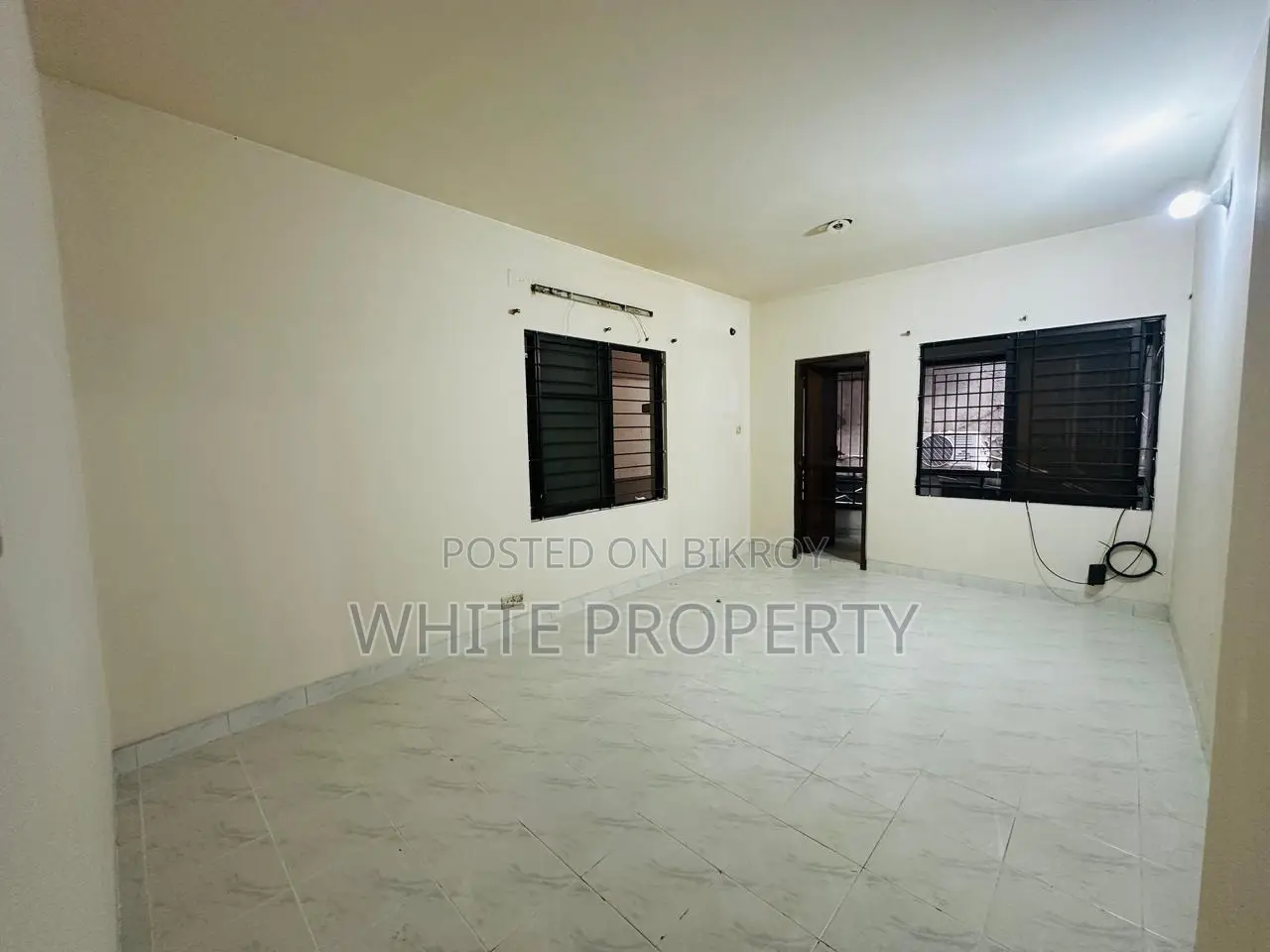 Used Apartment Sale at Dhanmoni 8A Near keyari Palaza