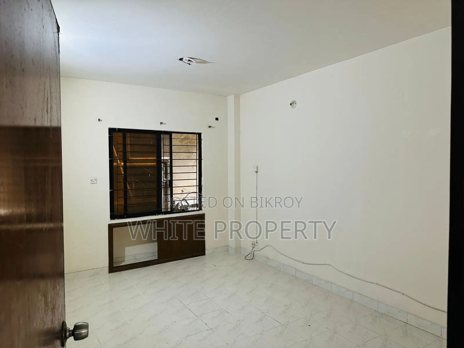 Used Apartment Sale at Dhanmoni 8A Near keyari Palaza