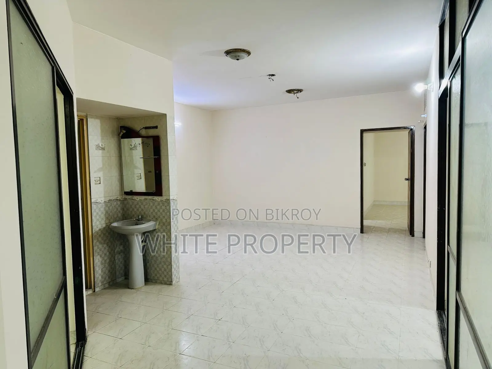 Used Apartment Sale at Dhanmoni 8A Near keyari Palaza