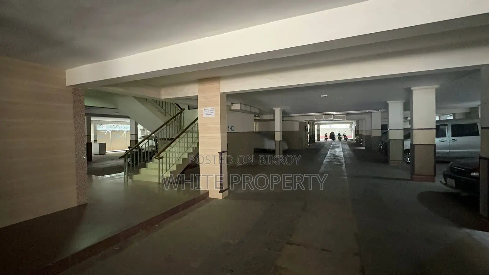 Used Apartment Sale at Dhanmoni 8A Near keyari Palaza
