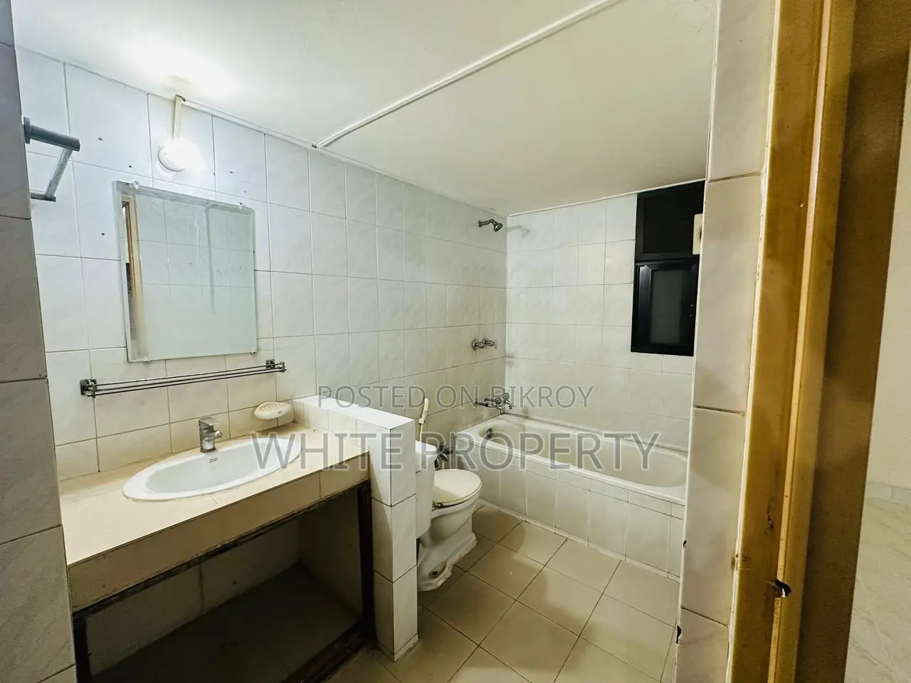 Used Apartment Sale at Dhanmoni 8A Near keyari Palaza