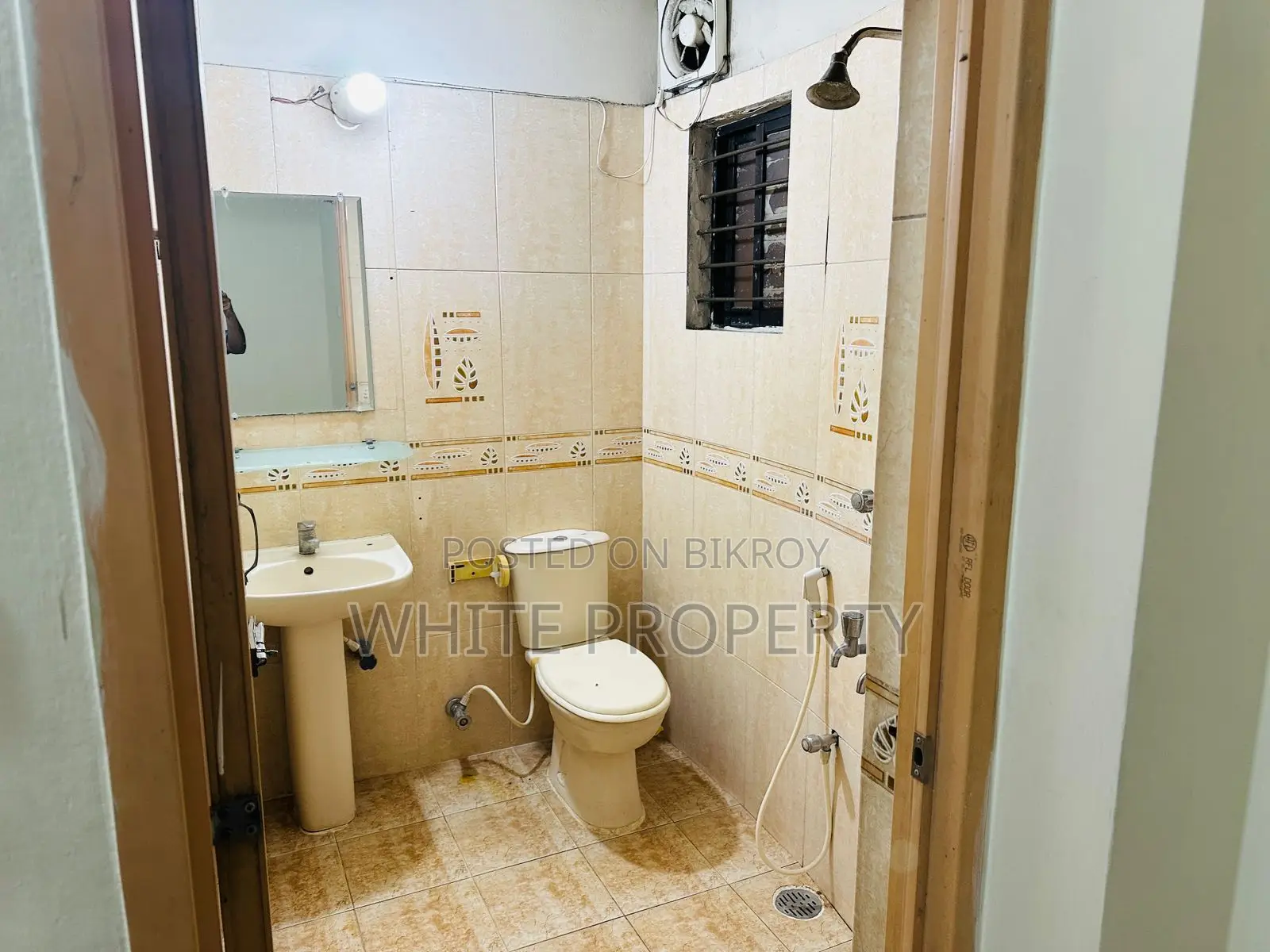 Used Apartment Sale at Dhanmoni 8A Near keyari Palaza