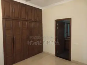 গুলশানে ২৭৫০ বর্গফুটের ৩ বেডরুমের আন-ফার্নিশড অ্যাপার্টমেন্ট ভাড়ার জন্য