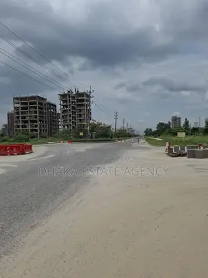 Bashundhara Block=P, 60 Feet Road 5 Katha Plot Sale