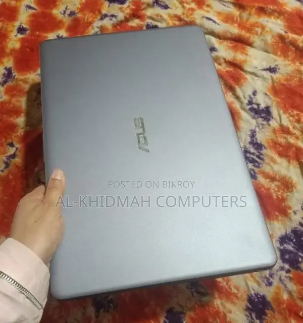 Asus Core i3 8th Gen Ultra Slim Laptop, 128/4, Dedicated Graphics.