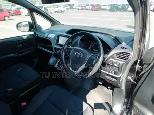 Toyota Noah NON HYBRID 2021