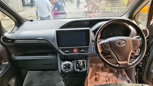 Toyota Esquire GI PREMIUM HV PUSH 2020