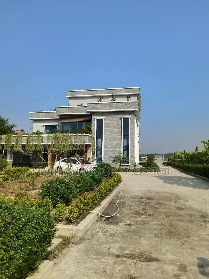 জাজিরা নাওডোবাতে ১৬ বিঘা জমির উপর ডুপ্লেক্স বাড়ি,ফলের বাগান ও পুকুর করা