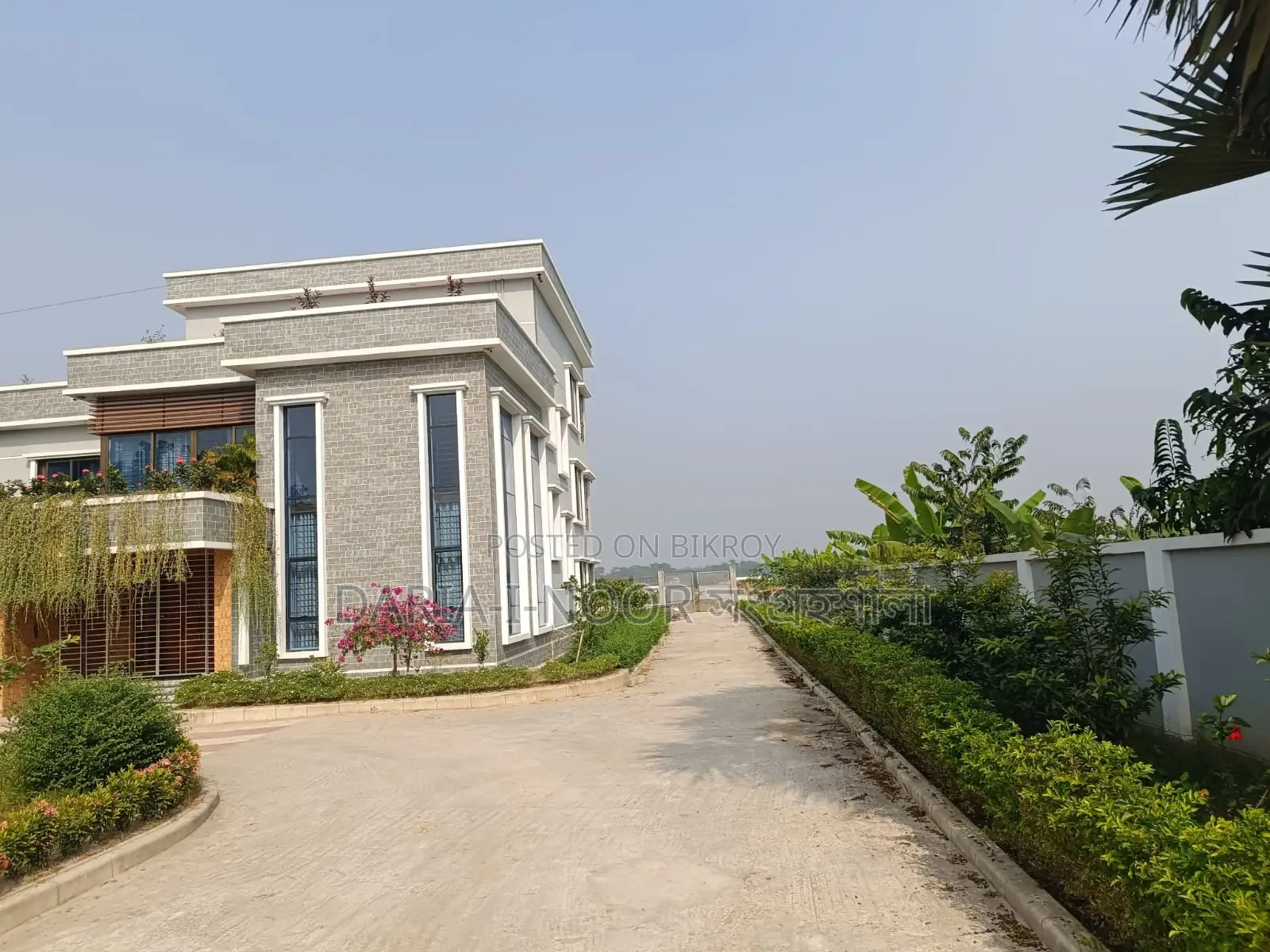 জাজিরা নাওডোবাতে ১৬ বিঘা জমির উপর ডুপ্লেক্স বাড়ি,ফলের বাগান ও পুকুর করা
