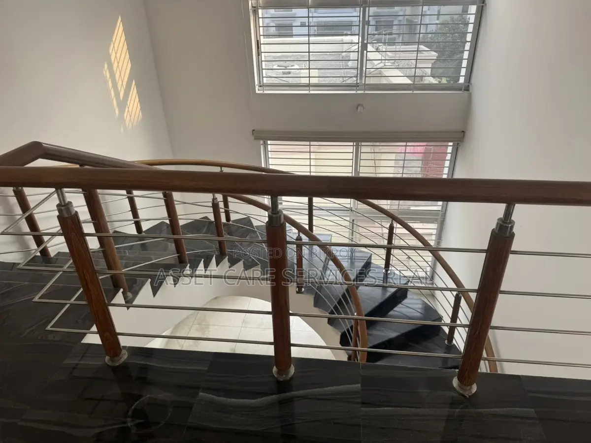 Excellent Duplex Apartment Rent in Diplomatic area North Gulshan-2