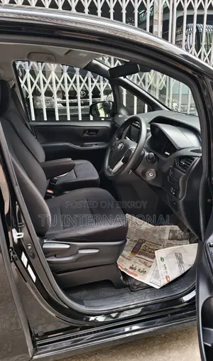 Toyota Noah X, One Door Power, 2020