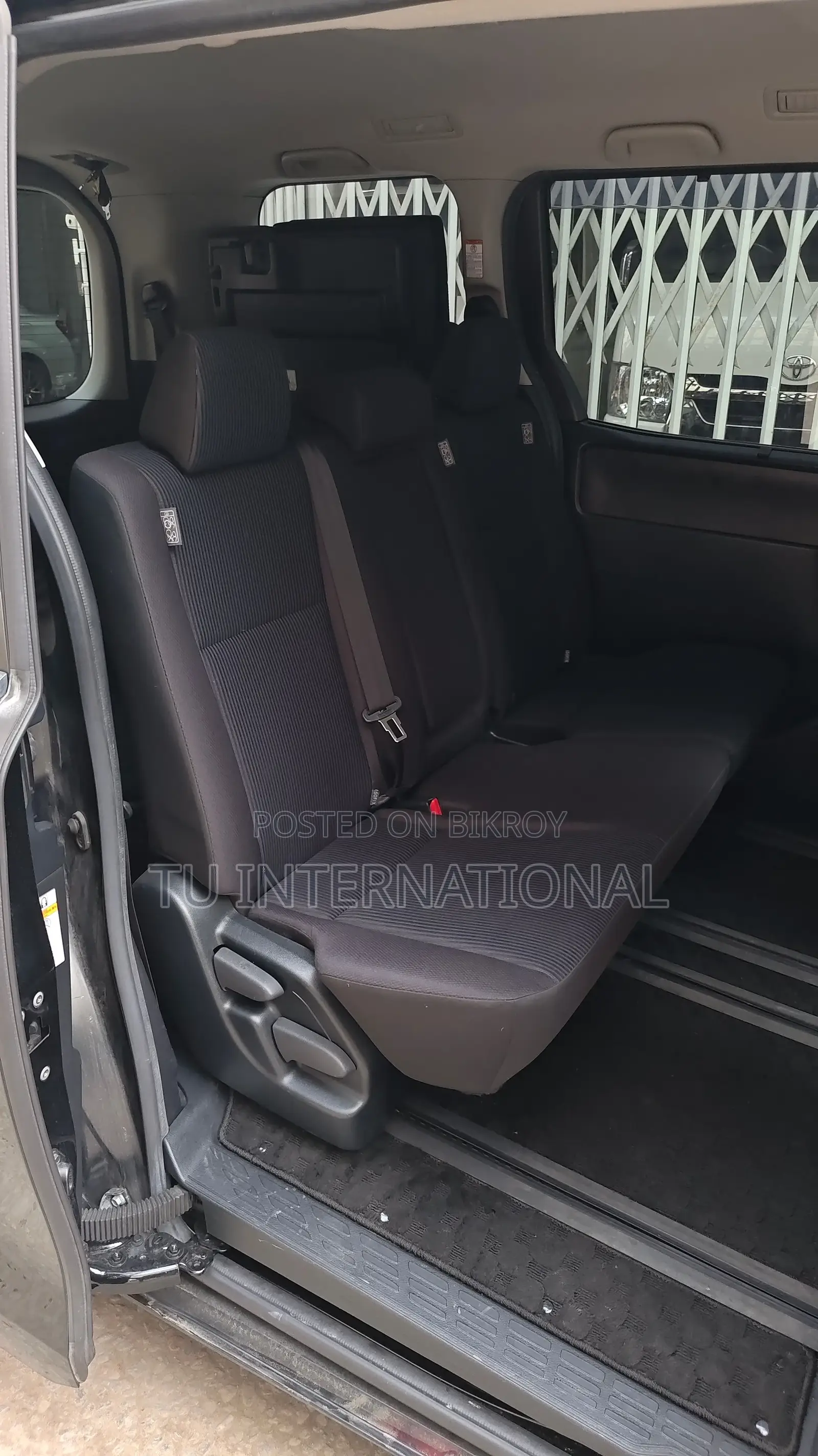 Toyota Noah X, One Door Power, 2020