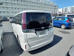 Toyota Esquire Gi package 2021