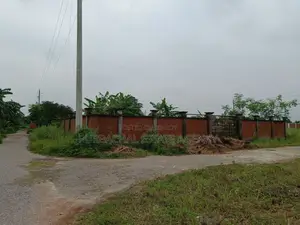 প্লে-লটের কাছে, উত্তর-পূর্ব কর্নার, ৩ কাঠা প্লট, সেক্টর ১৩