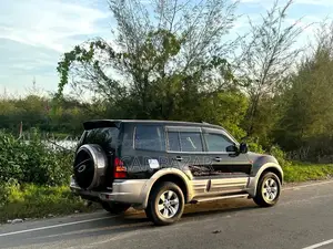 Mitsubishi Pajero V73 With Sunroof 2002