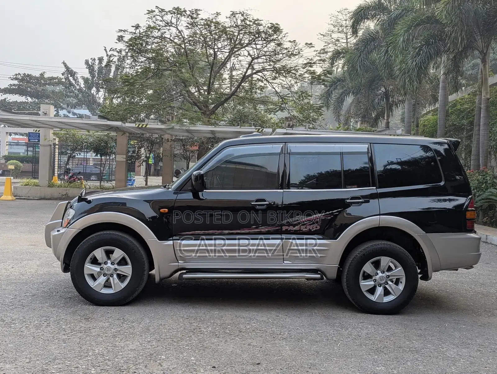 Mitsubishi Pajero V73 With Sunroof 2002