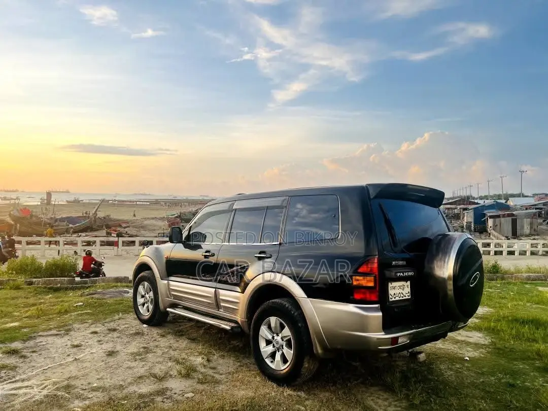 Mitsubishi Pajero V73 With Sunroof 2002
