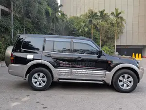 Mitsubishi Pajero V73 With Sunroof 2002