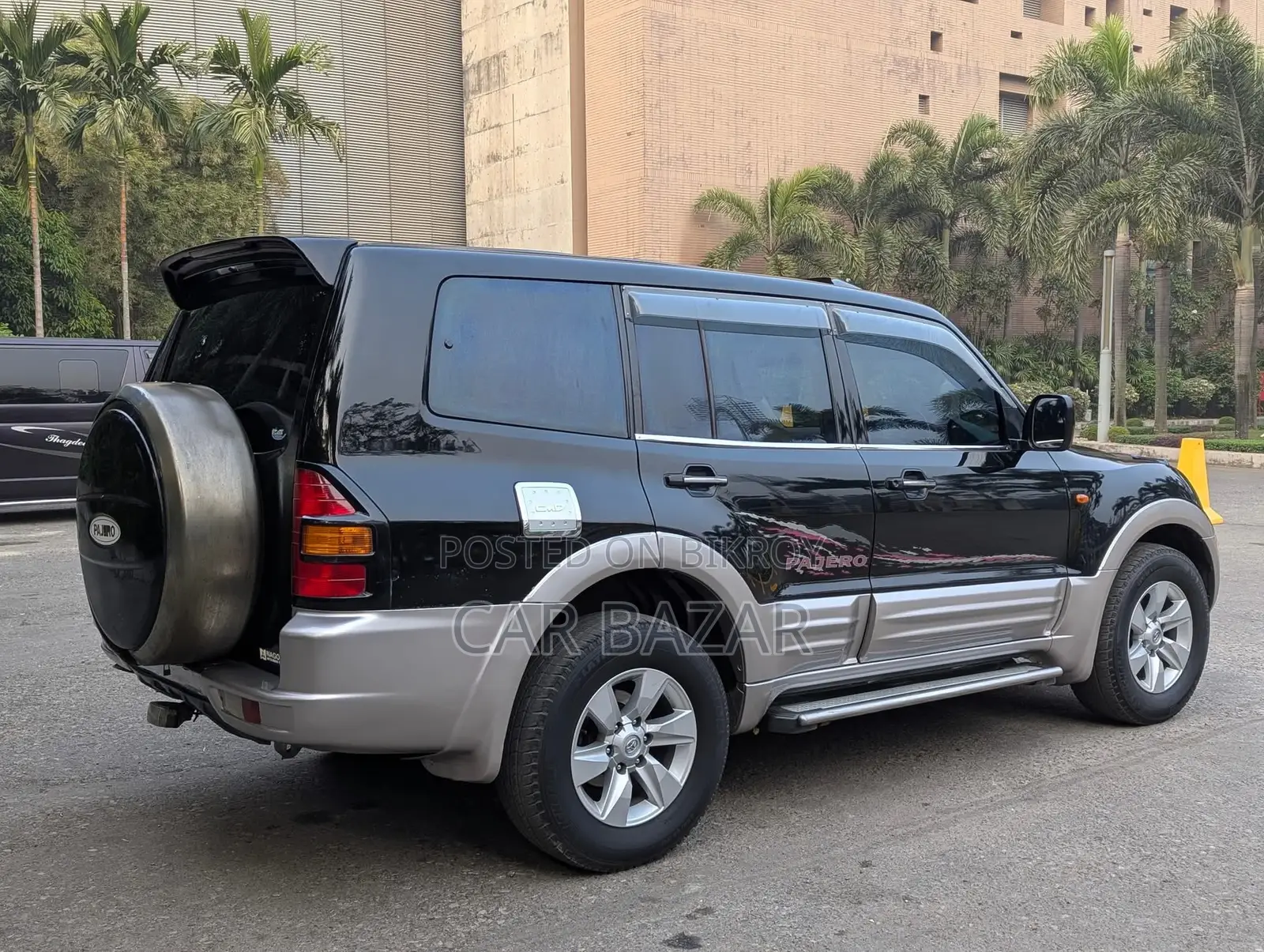 Mitsubishi Pajero V73 With Sunroof 2002