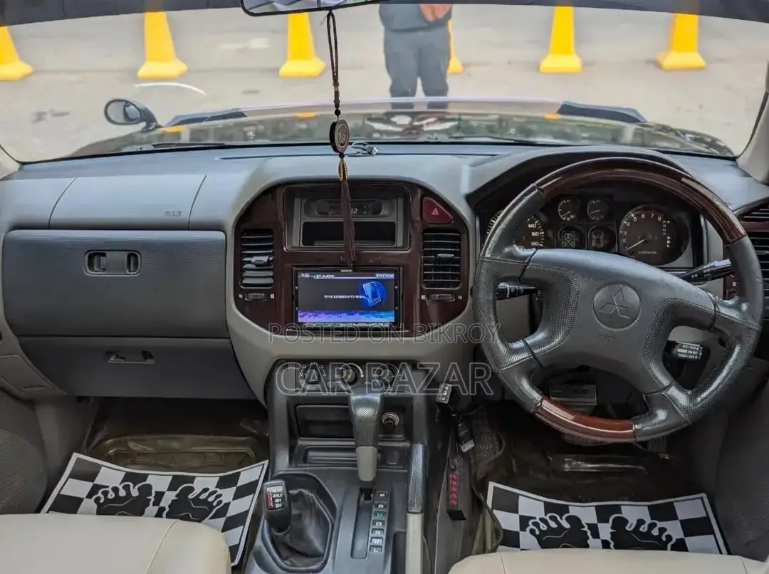 Mitsubishi Pajero V73 With Sunroof 2002
