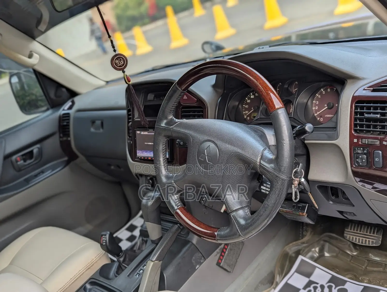 Mitsubishi Pajero V73 With Sunroof 2002